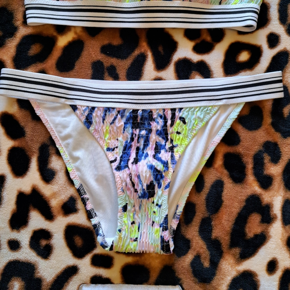 Victoria Secret Bikini Set - Picture 3 of 12